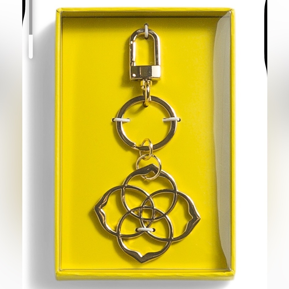 KENDRA SCOTT Gold Plated Metal Dira Medallion Keychain